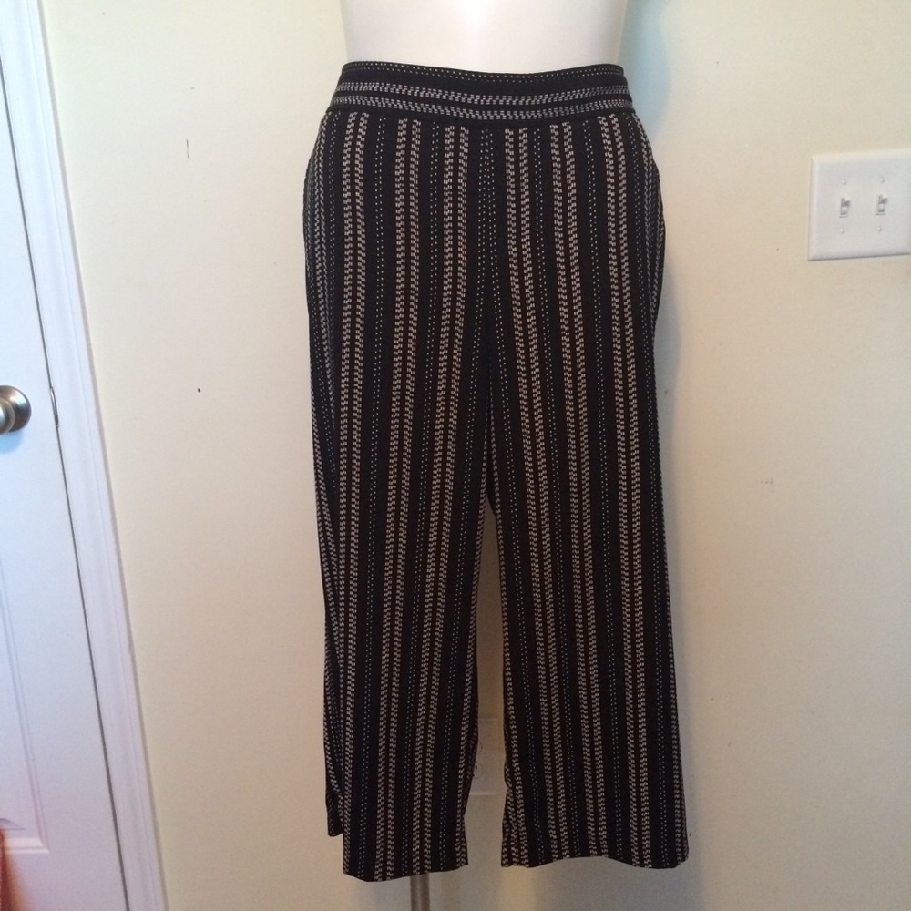 Black & white stripe crop
